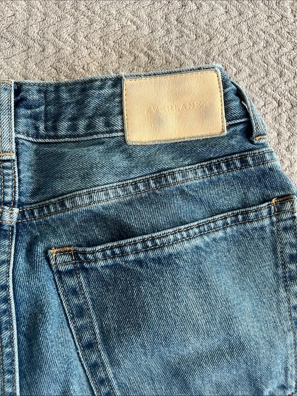 Everlane The Curvy 90's Cheeky Straight Jean Size 27 Cropped Medium Wash Denim